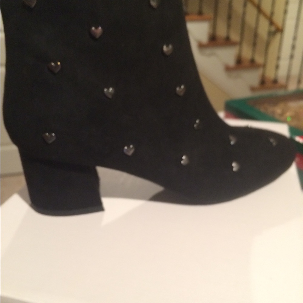 Bar lll black suede heart boots new ankle size 7.5